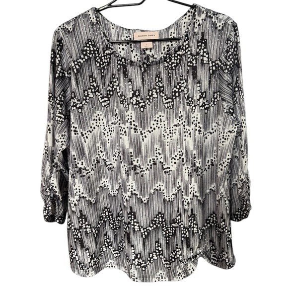 Allison Daley Tops - Allison Daley Black and White Abstract Printed 3/4 Cinched Sleeve Top
